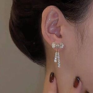 ✨ bow rhinestones earrings ✨​​​​​​